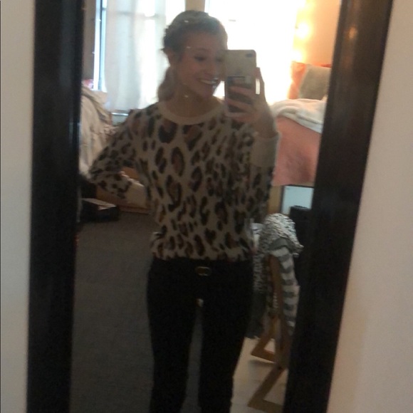 3/$20 • TRENDY CHEETAH SWEATER - Picture 1 of 5